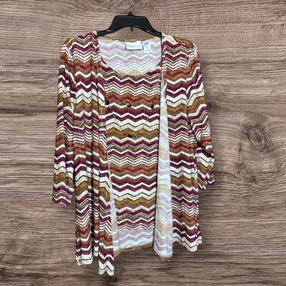Alfred Dunner Chevron Patterned Women's top with necklace size medium